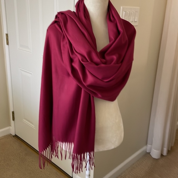 CASHMERE WRAP OR SCARF. - Picture 2 of 8
